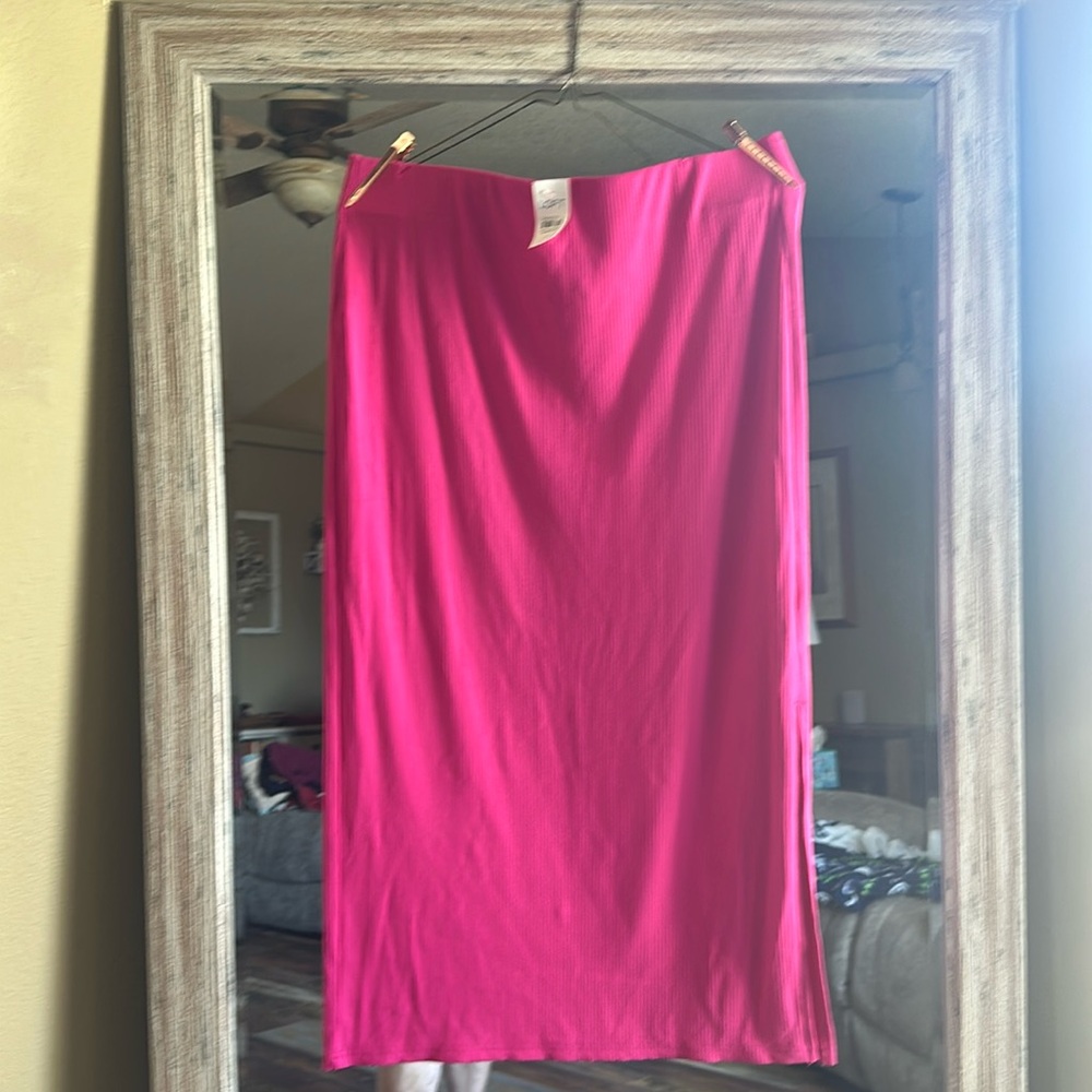 Loft midi knit skirt nwt in a vibrant pink size medium.